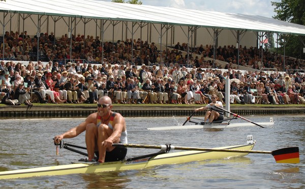 MahÃ© Drysdale defeating Germany�s Marcel Hacker in the semi final of the Diamond Challenge Sculls in 2007